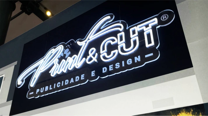 Ambiente envolvente criado para feira comercial